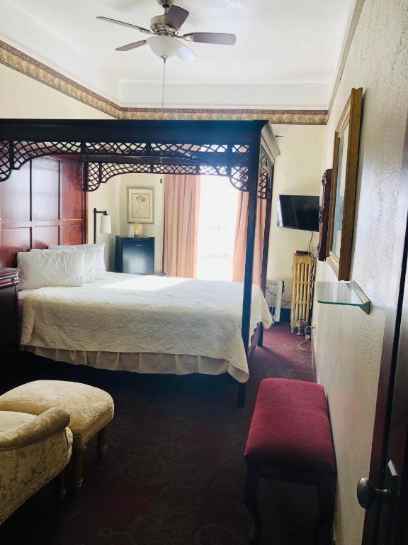 Historic Palace Hotel